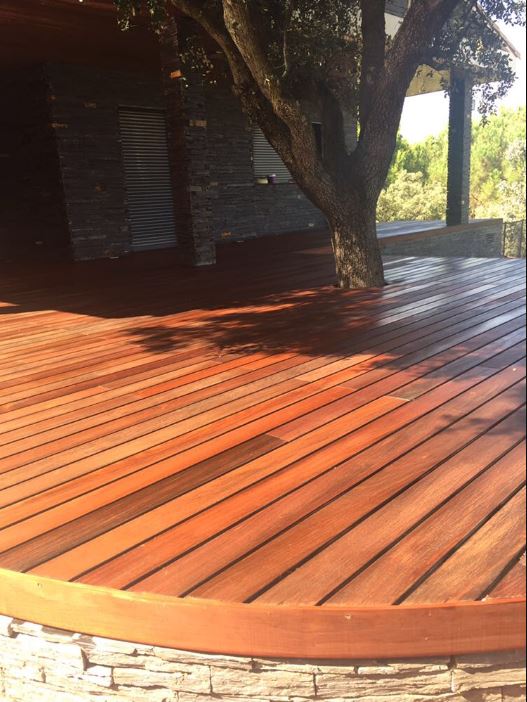 Cuidados-y-mantenimiento-de-la-tarima-de-madera-exterior